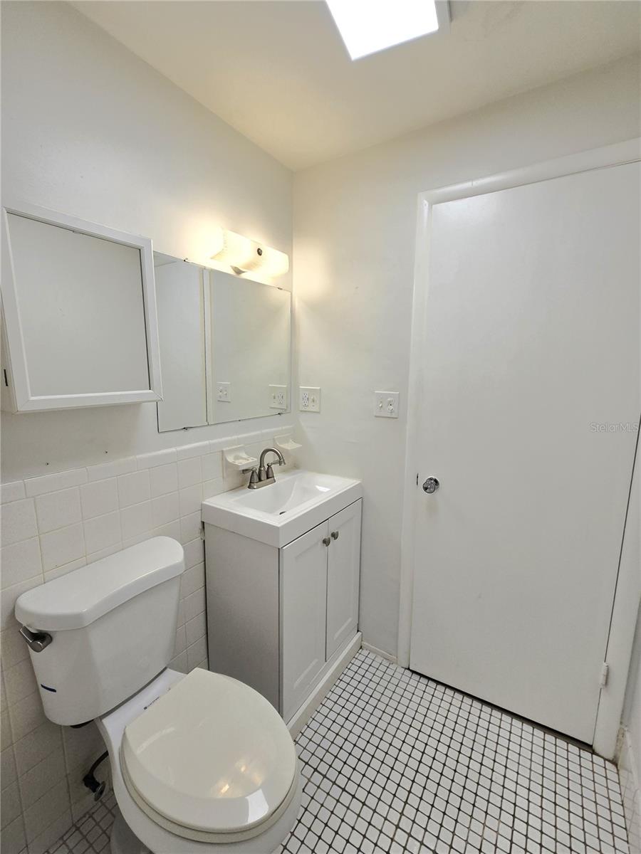 Image 12 of 16 For 2366 Shelley Street 4