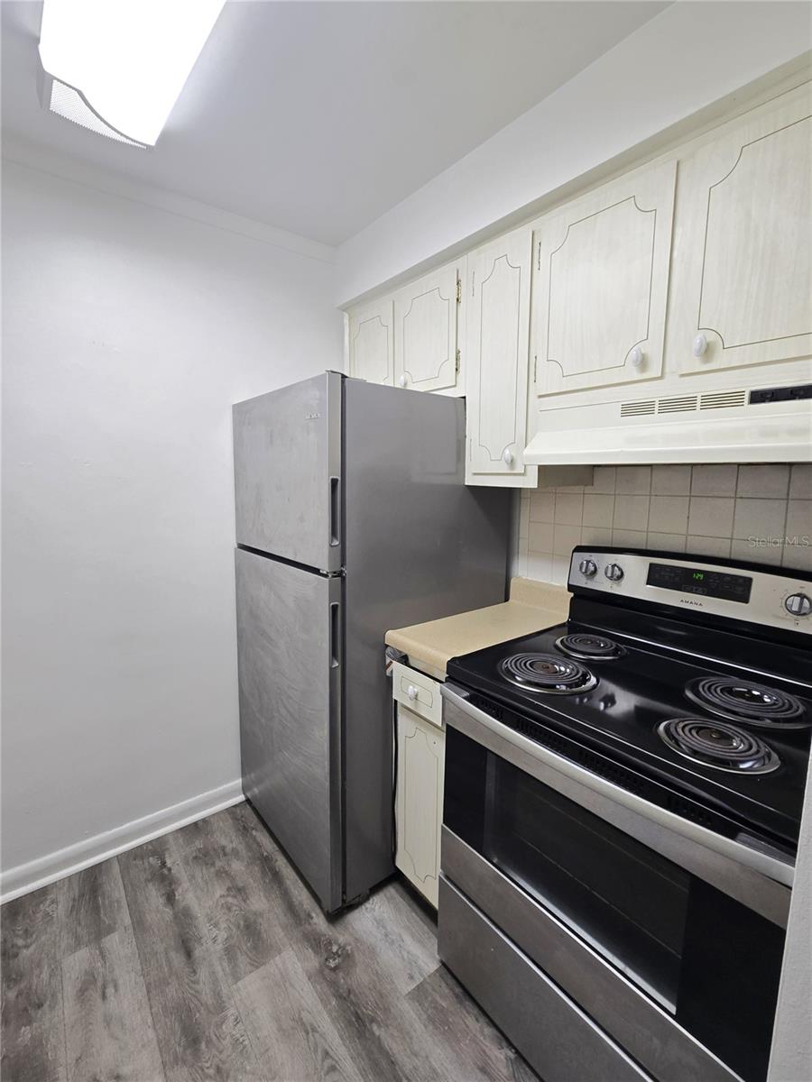 Image 8 of 16 For 2366 Shelley Street 4