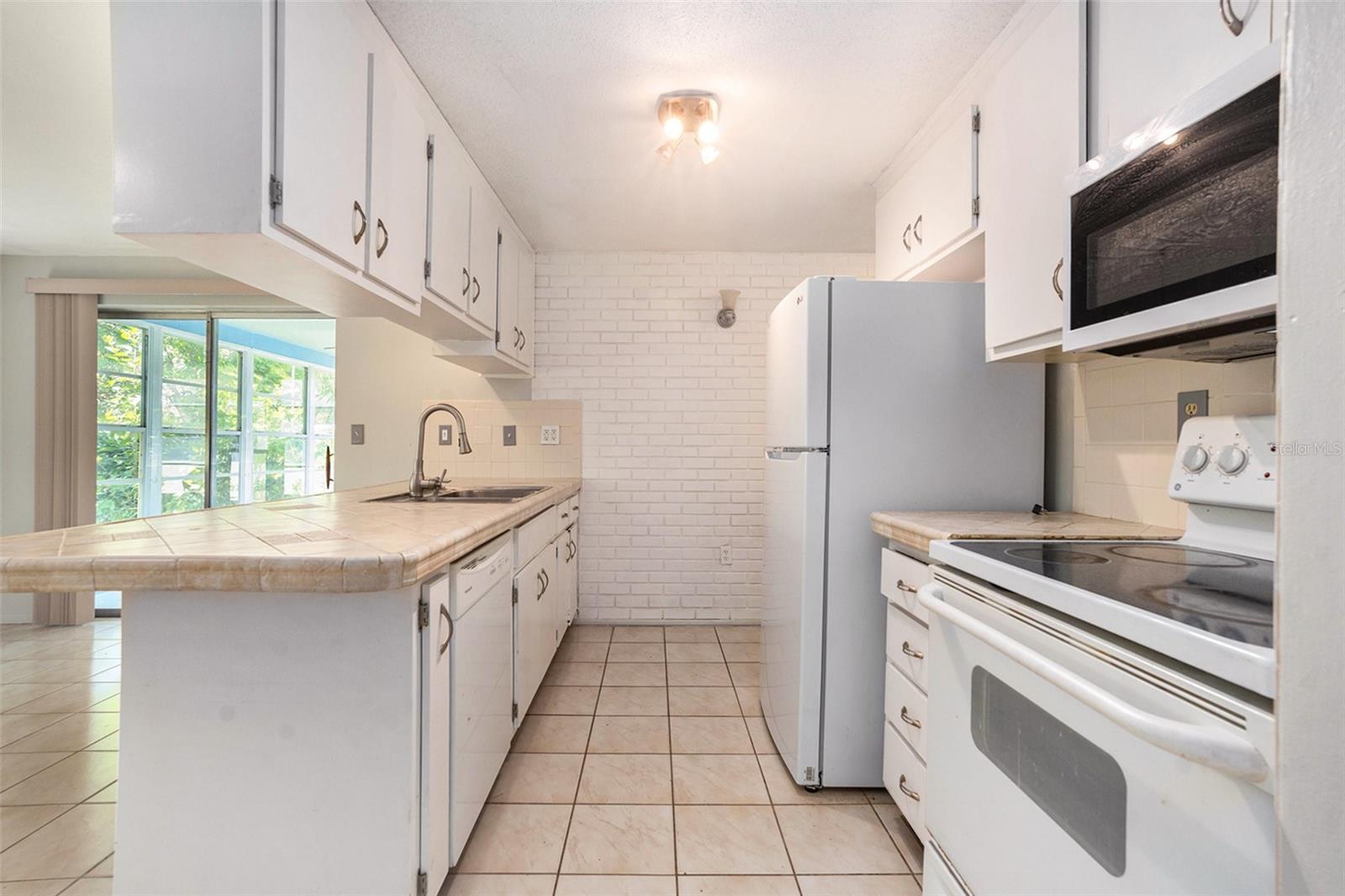 Image 15 of 36 For 10137 Oleander Drive