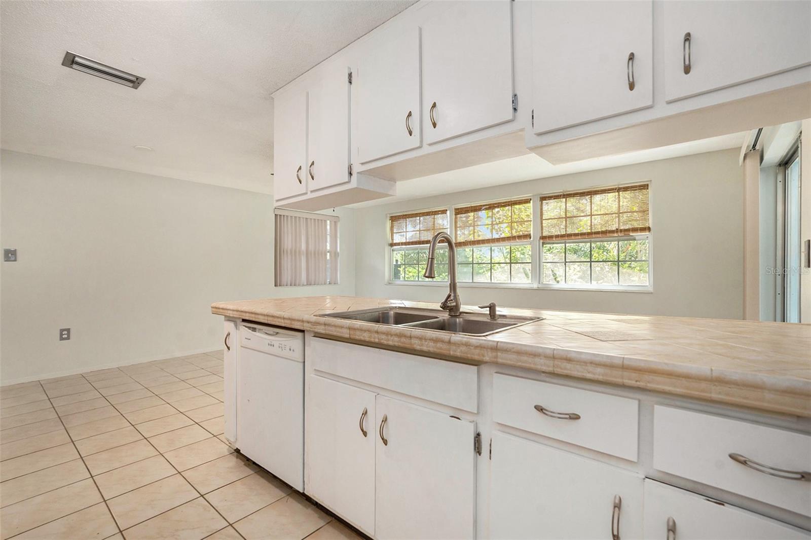 Image 16 of 36 For 10137 Oleander Drive
