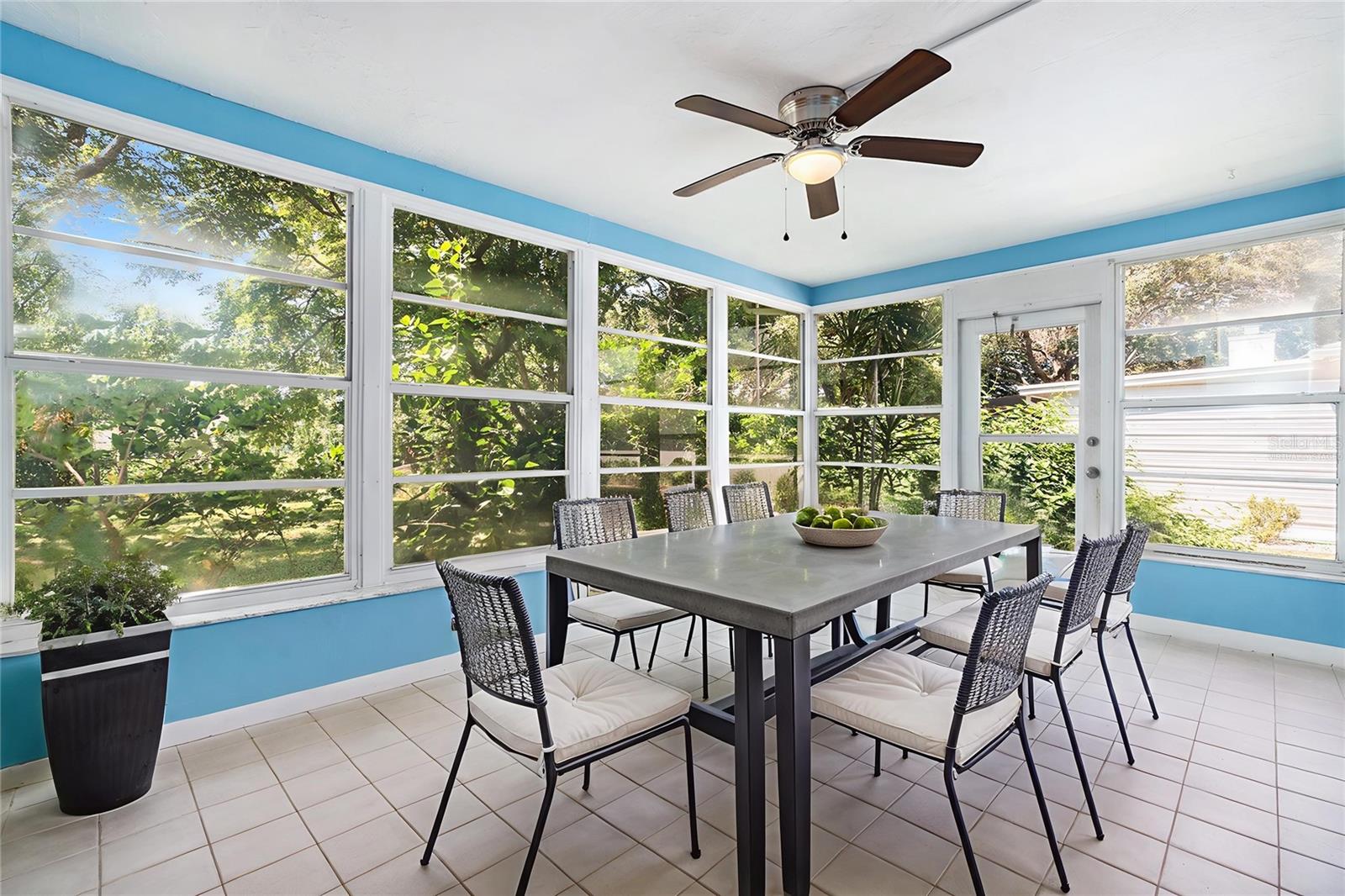 Image 29 of 36 For 10137 Oleander Drive