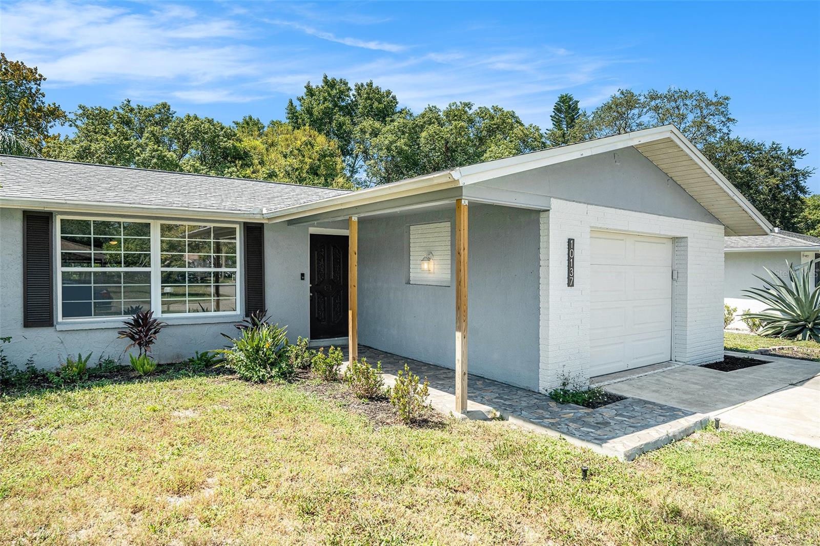 Image 4 of 36 For 10137 Oleander Drive