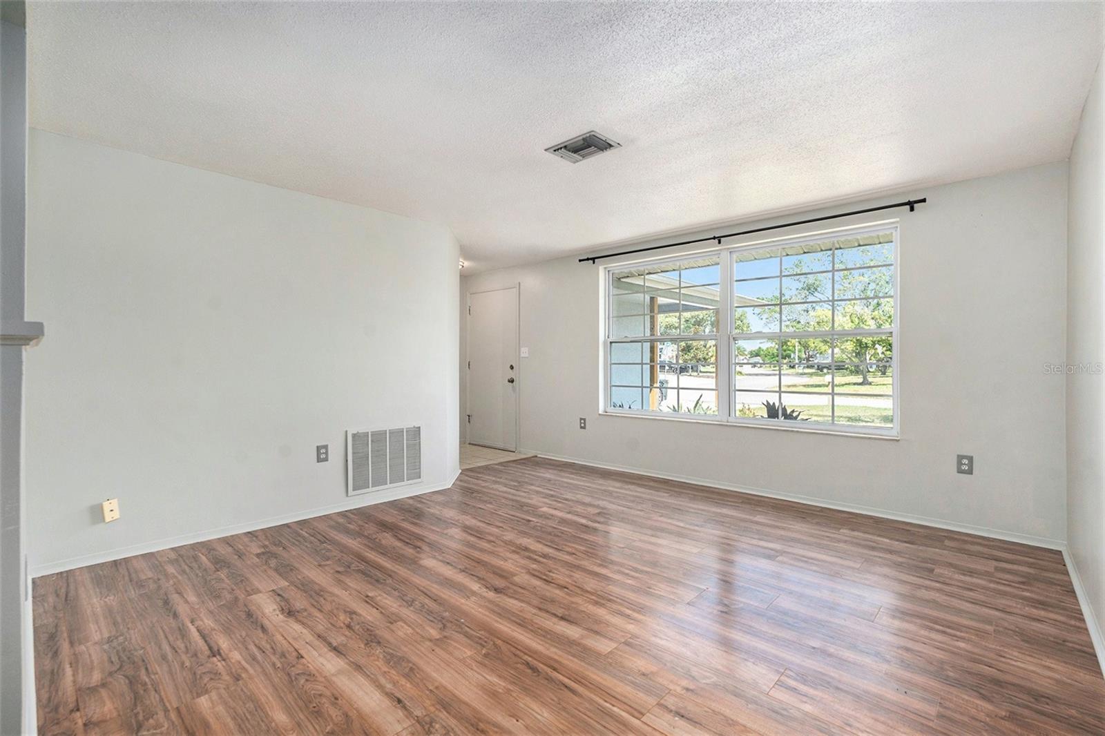 Image 8 of 36 For 10137 Oleander Drive