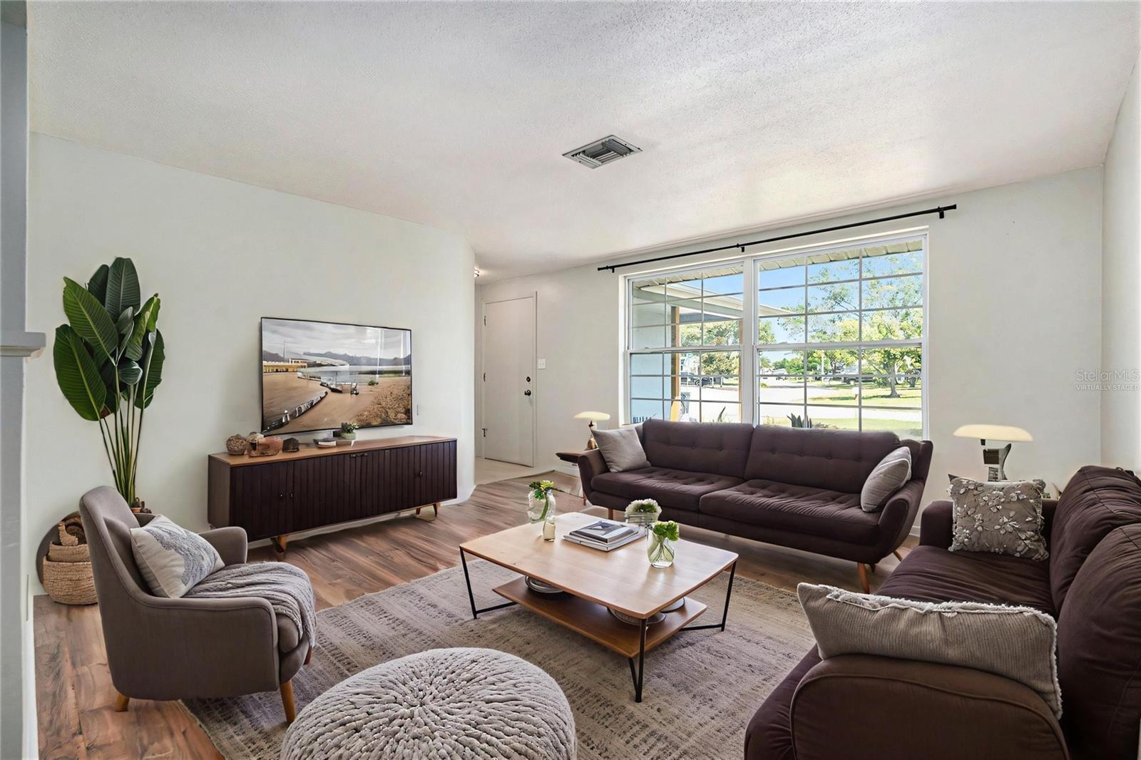 Image 9 of 36 For 10137 Oleander Drive