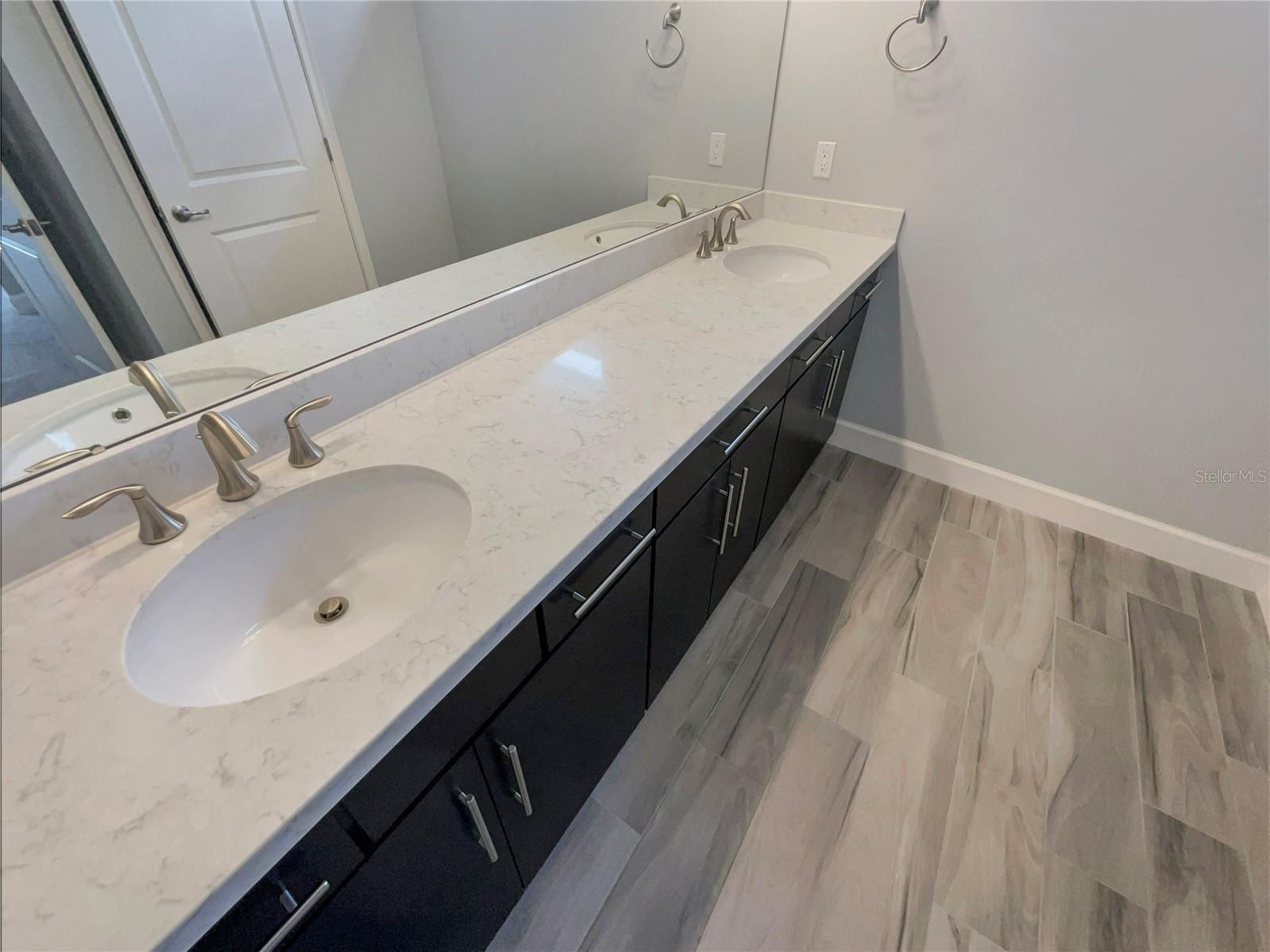 Image 23 of 30 For 705 Winterside Drive