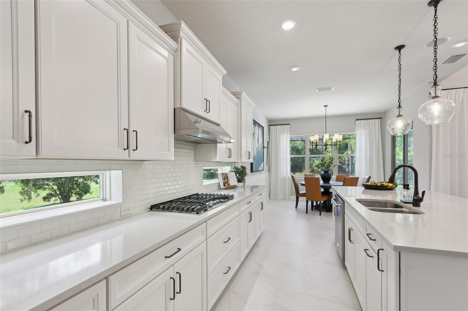 Image 28 of 99 For 842 Forest Glen Court