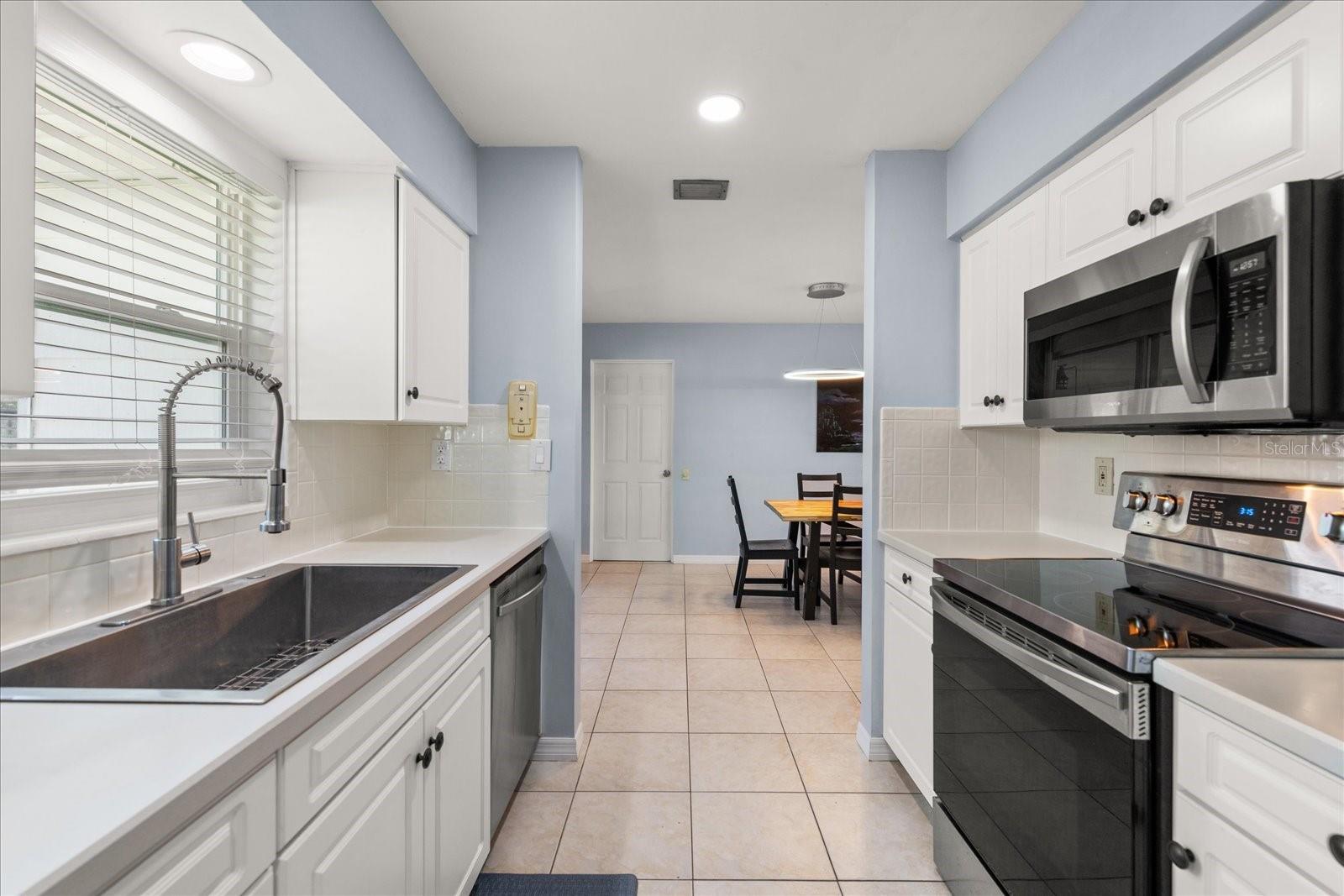 Image 10 of 23 For 11390 71st Terrace