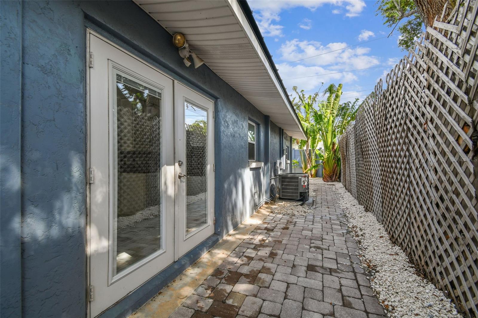 Image 28 of 39 For 131 Adalia Avenue