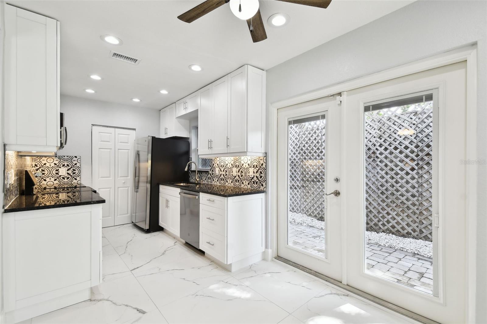 Image 7 of 39 For 131 Adalia Avenue