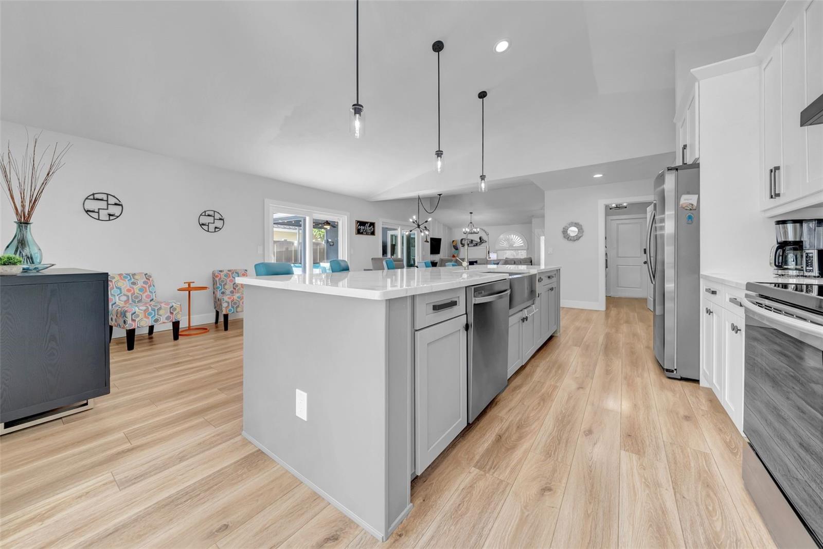 Image 15 of 46 For 5339 Venice Way Ne