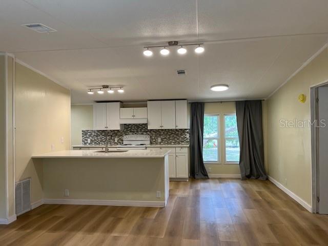 Image 2 of 20 For 915 Dunkenfield Avenue