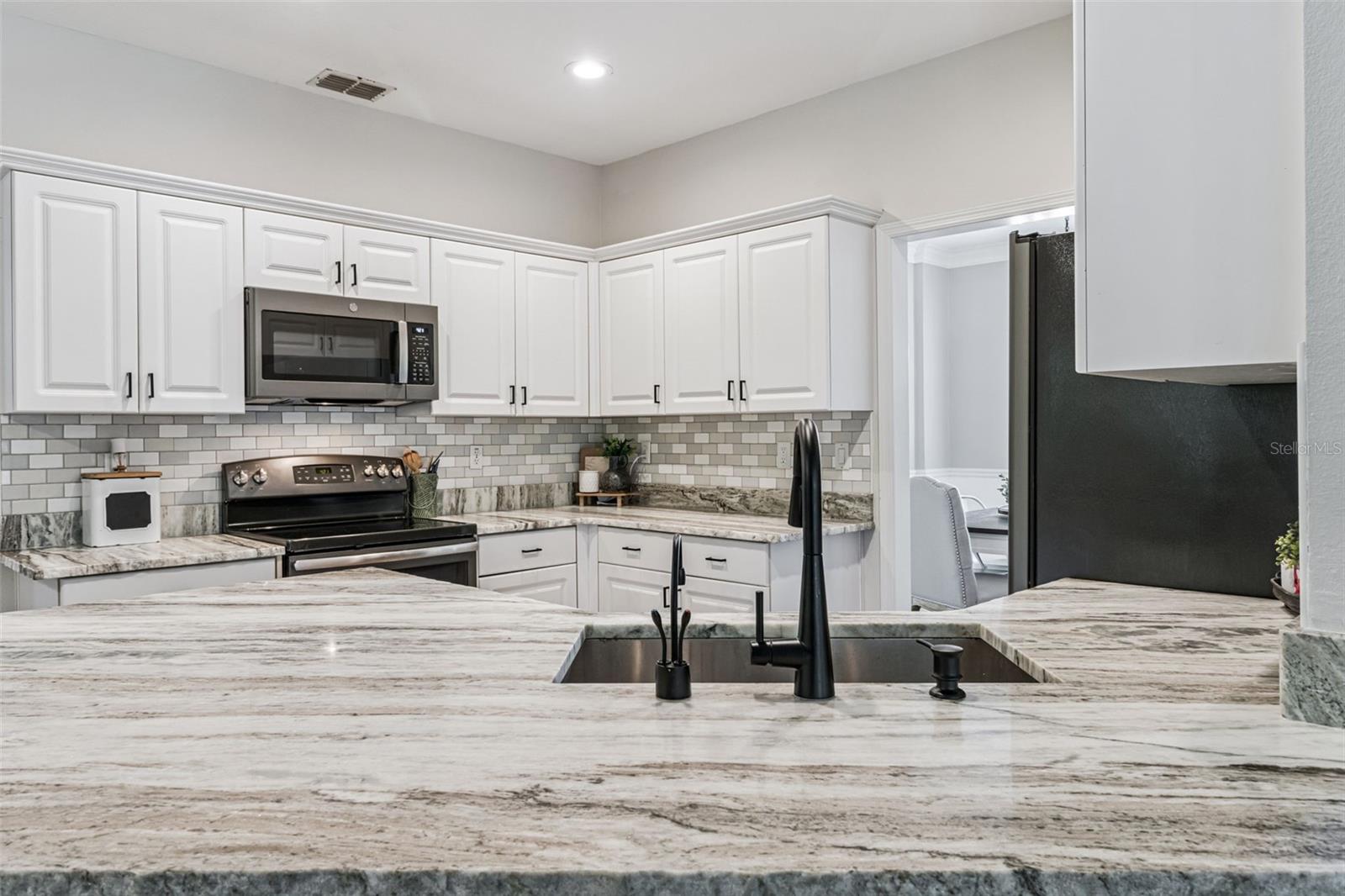 Image 15 of 55 For 11227 Lakeview Drive