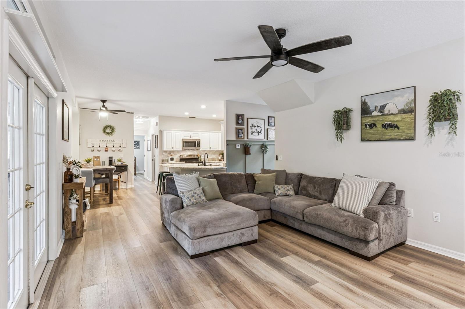 Image 18 of 55 For 11227 Lakeview Drive