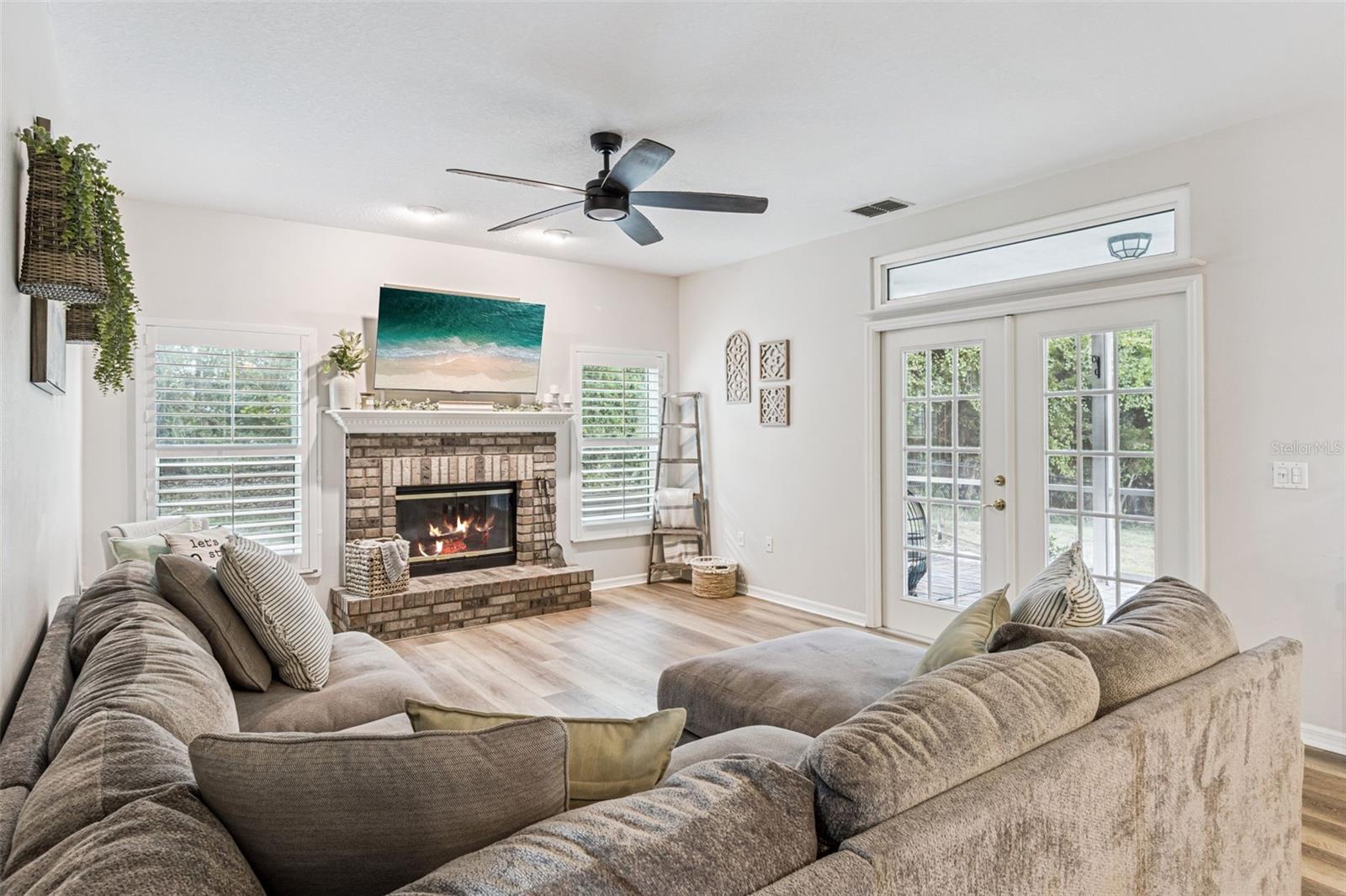 Image 9 of 55 For 11227 Lakeview Drive