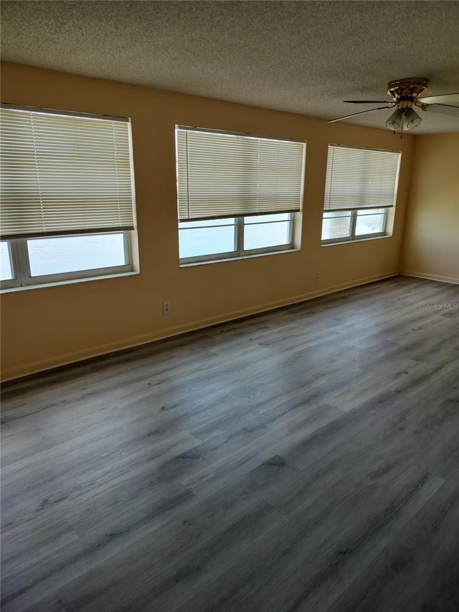 Image 7 of 20 For 9677 Mainlands Boulevard W