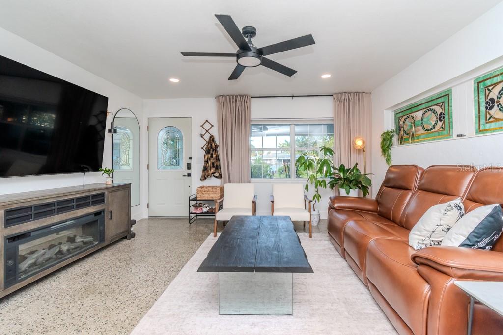 Image 9 of 47 For 2805 Tifton Street S