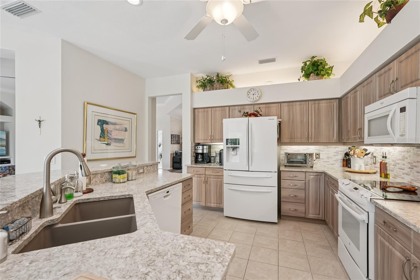 Image 15 of 50 For 6174 Misty Oaks Drive