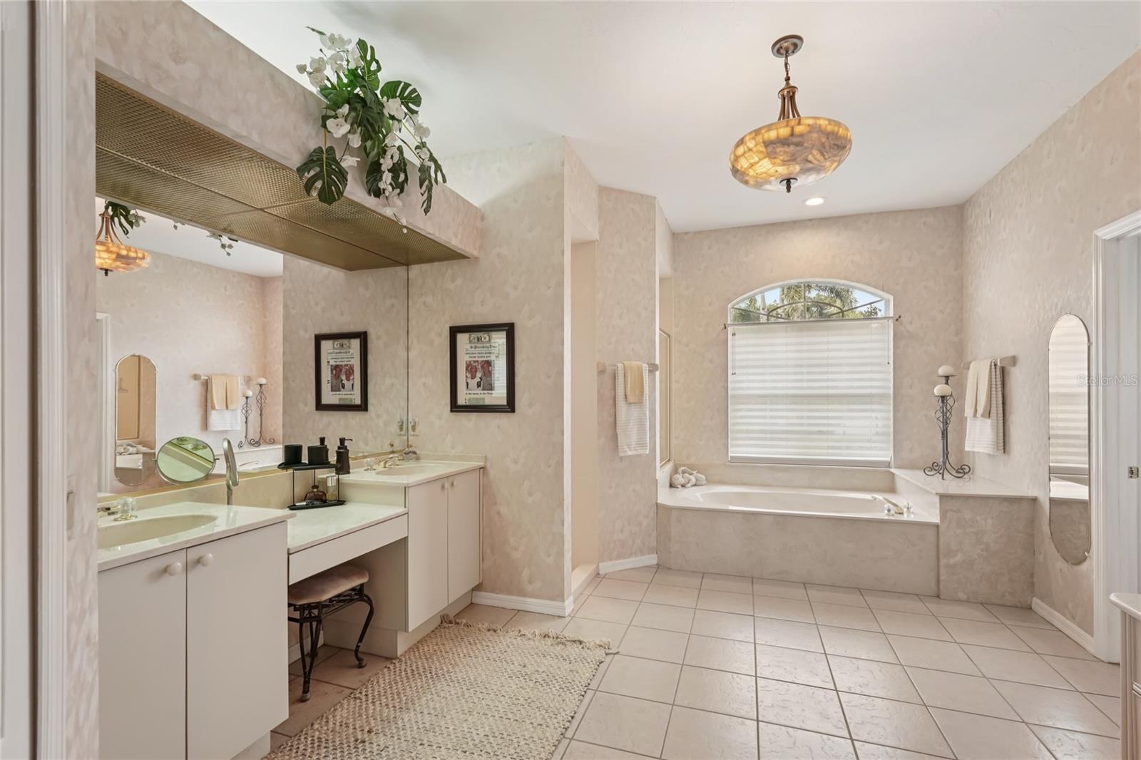 Image 19 of 50 For 6174 Misty Oaks Drive