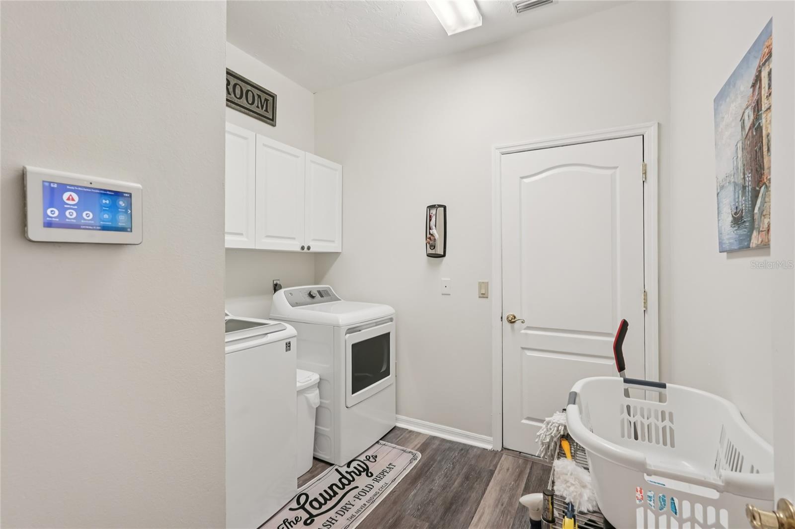 Image 23 of 50 For 6174 Misty Oaks Drive