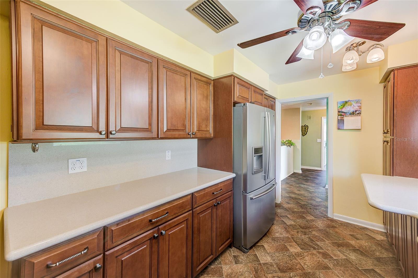 Image 16 of 32 For 1829 Chateau Drive E