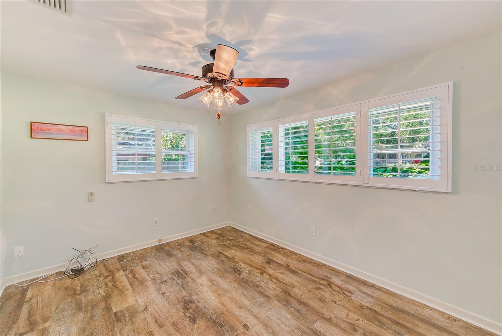 Image 20 of 32 For 1829 Chateau Drive E