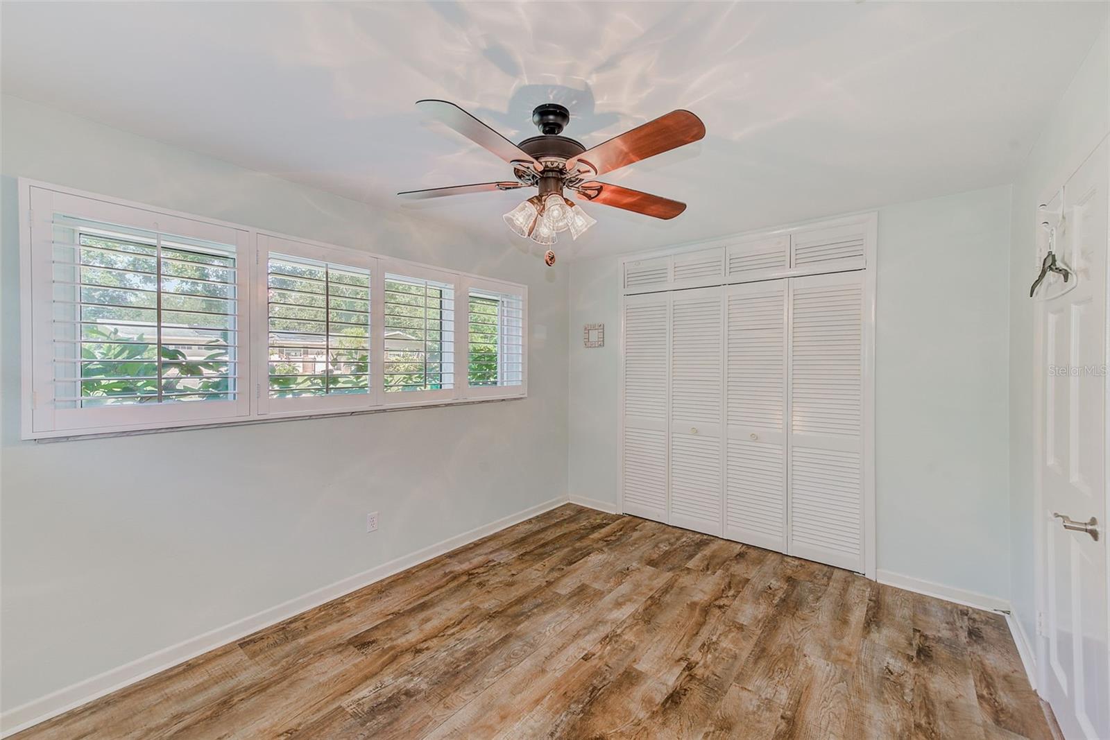 Image 21 of 32 For 1829 Chateau Drive E