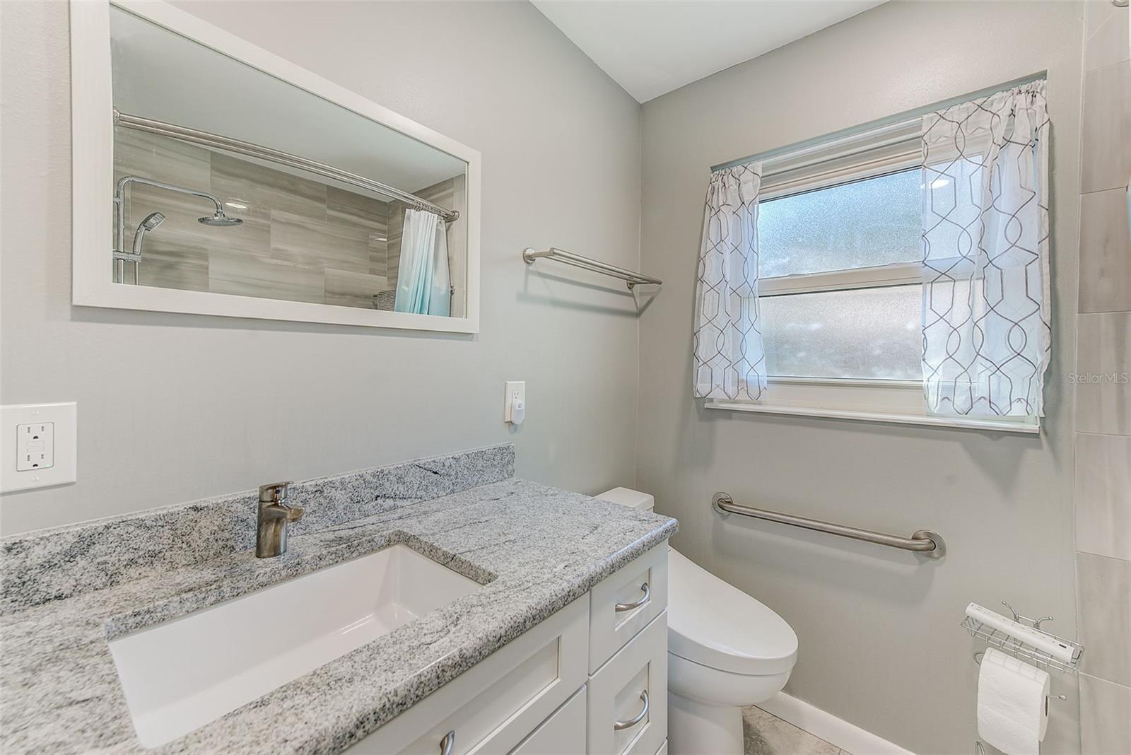 Image 22 of 32 For 1829 Chateau Drive E