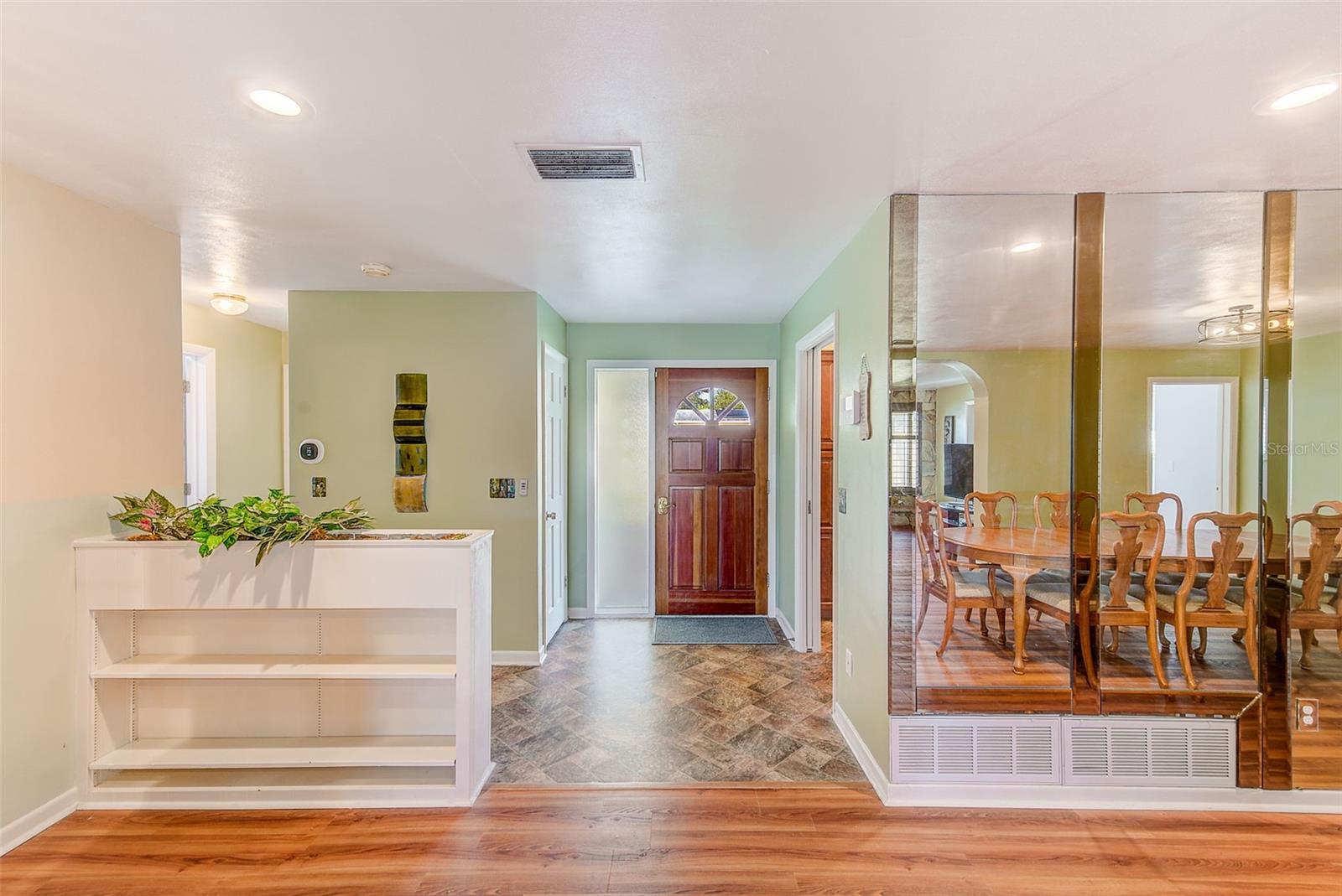 Image 4 of 32 For 1829 Chateau Drive E