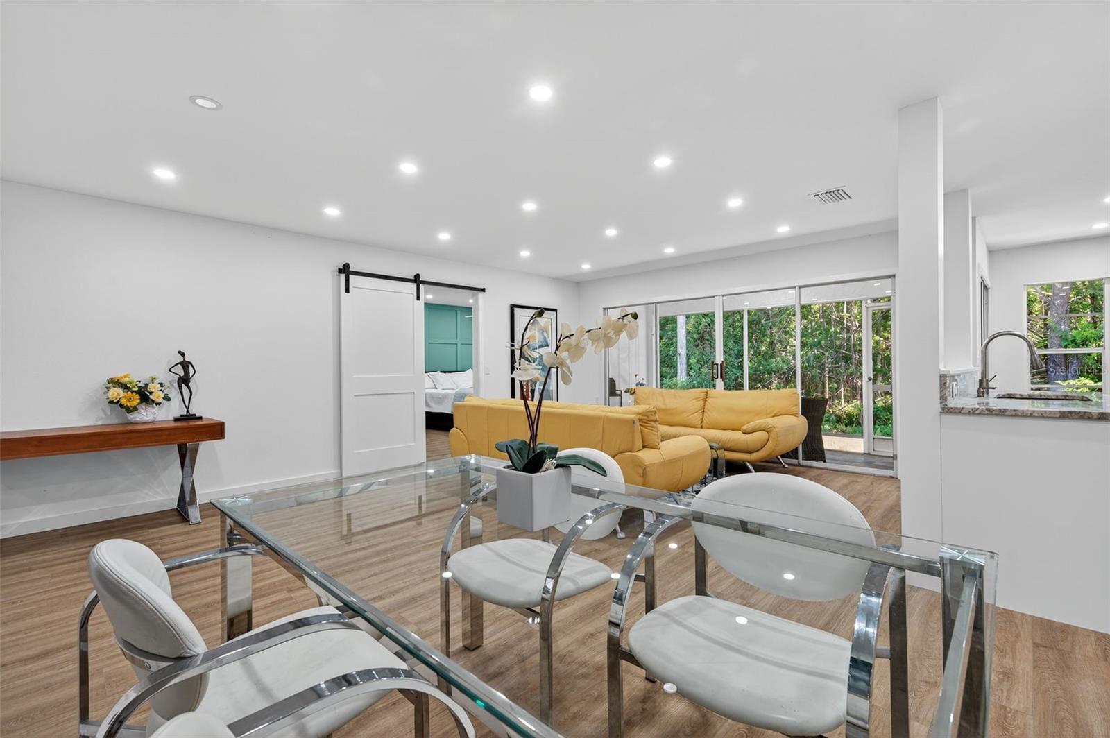 Listing photo id 19 for 4916 Troon Lane
