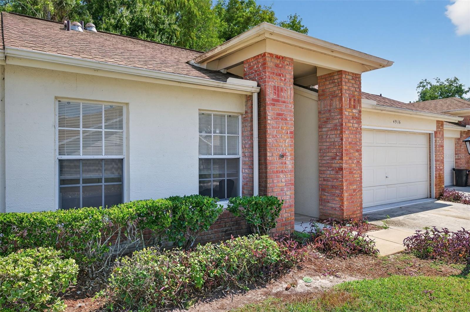 Listing photo id 2 for 4916 Troon Lane