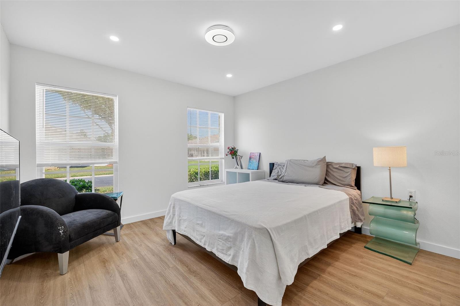 Listing photo id 5 for 4916 Troon Lane