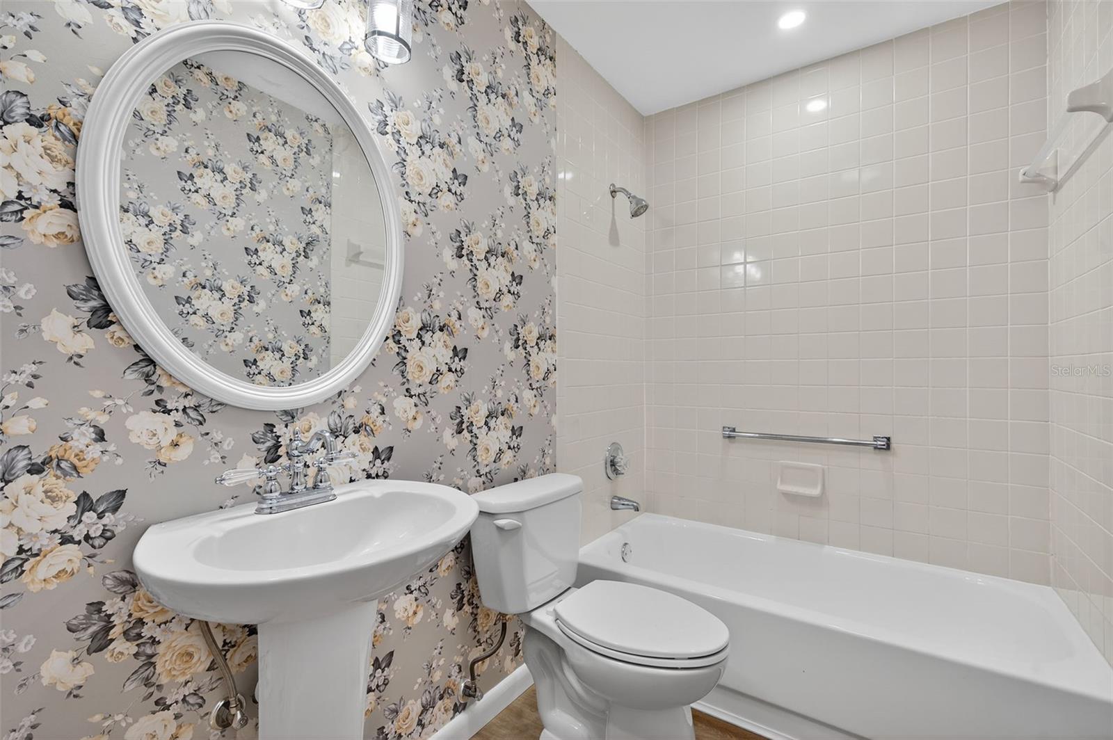 Listing photo id 7 for 4916 Troon Lane