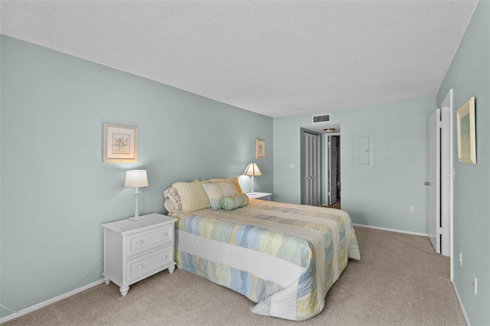 Image 32 of 40 For 4775 Cove Circle 407