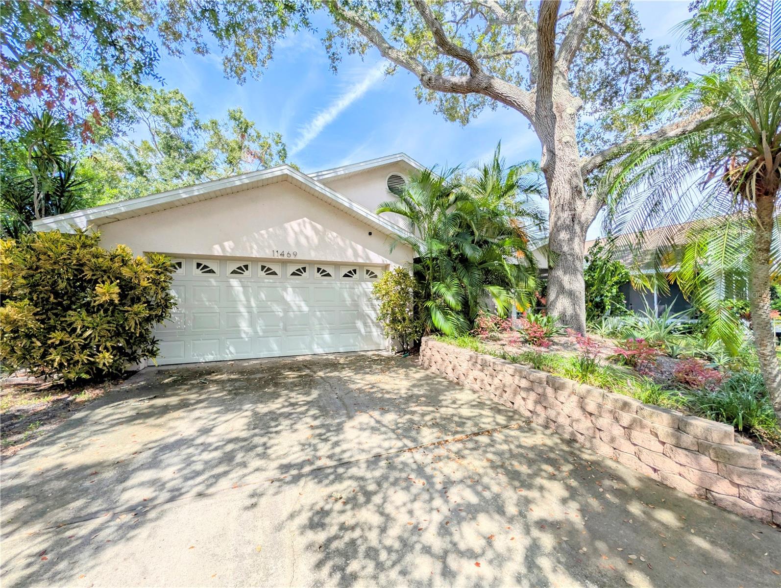 Image 3 of 33 For 11469 Oakhurst Road