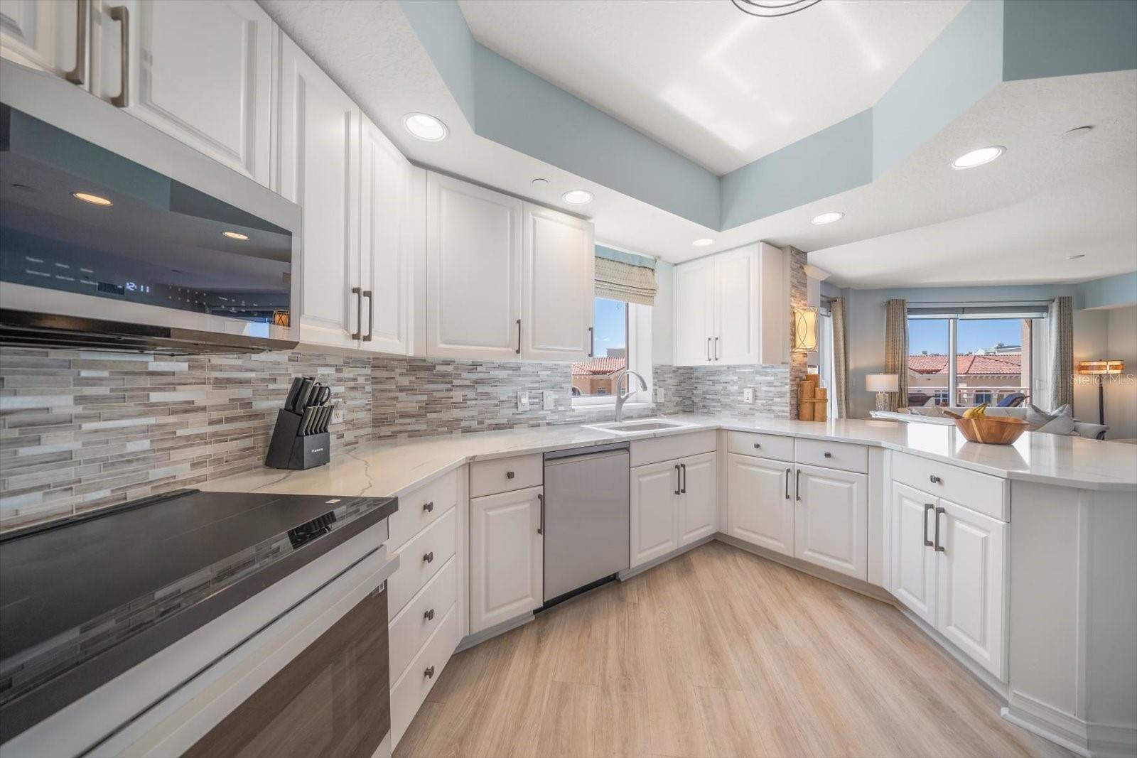 Image 14 of 57 For 521 Mandalay Avenue 1105