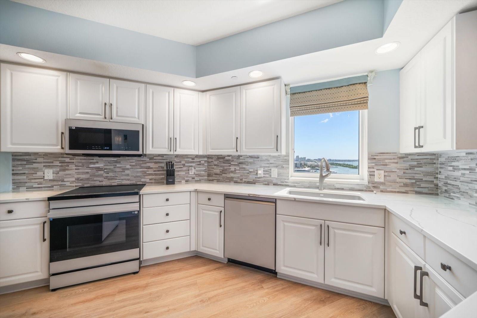 Image 15 of 57 For 521 Mandalay Avenue 1105