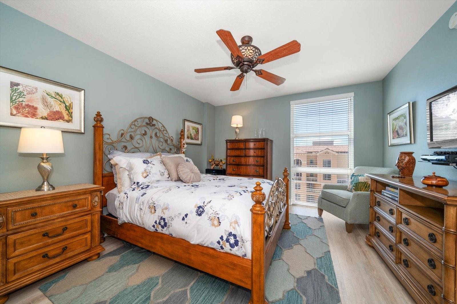 Image 25 of 57 For 521 Mandalay Avenue 1105
