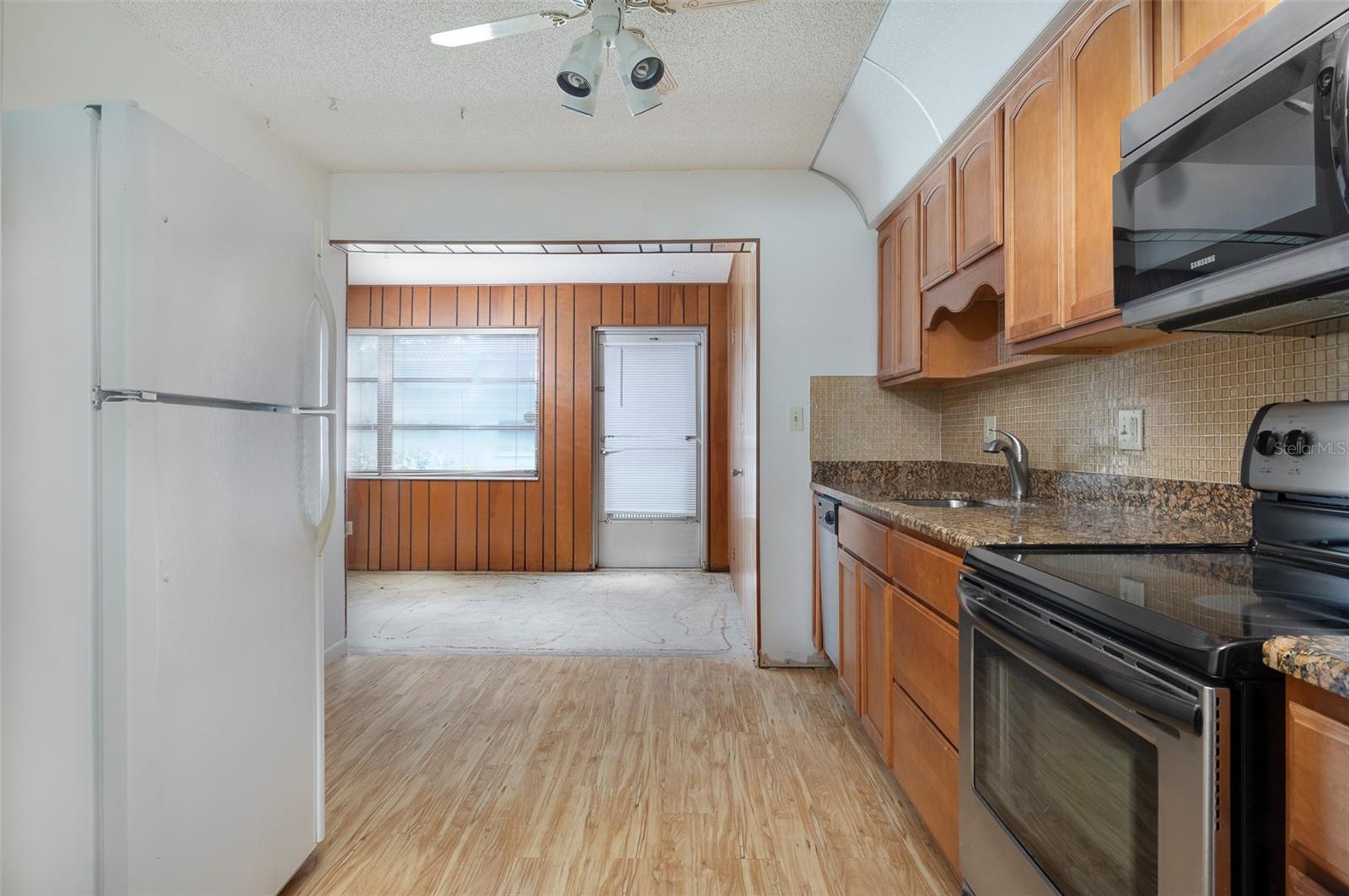 Image 10 of 37 For 11200 102nd Avenue N 7