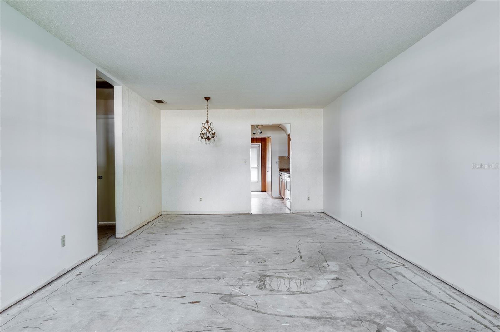 Image 7 of 37 For 11200 102nd Avenue N 7