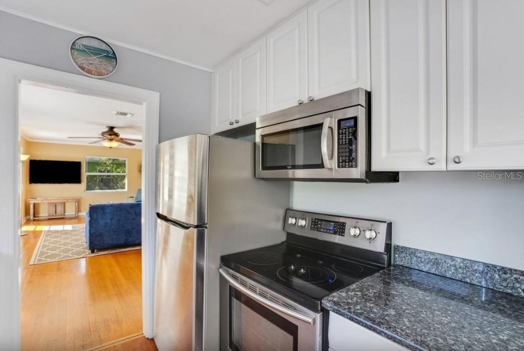 Image 11 of 48 For 1122 Charles Street