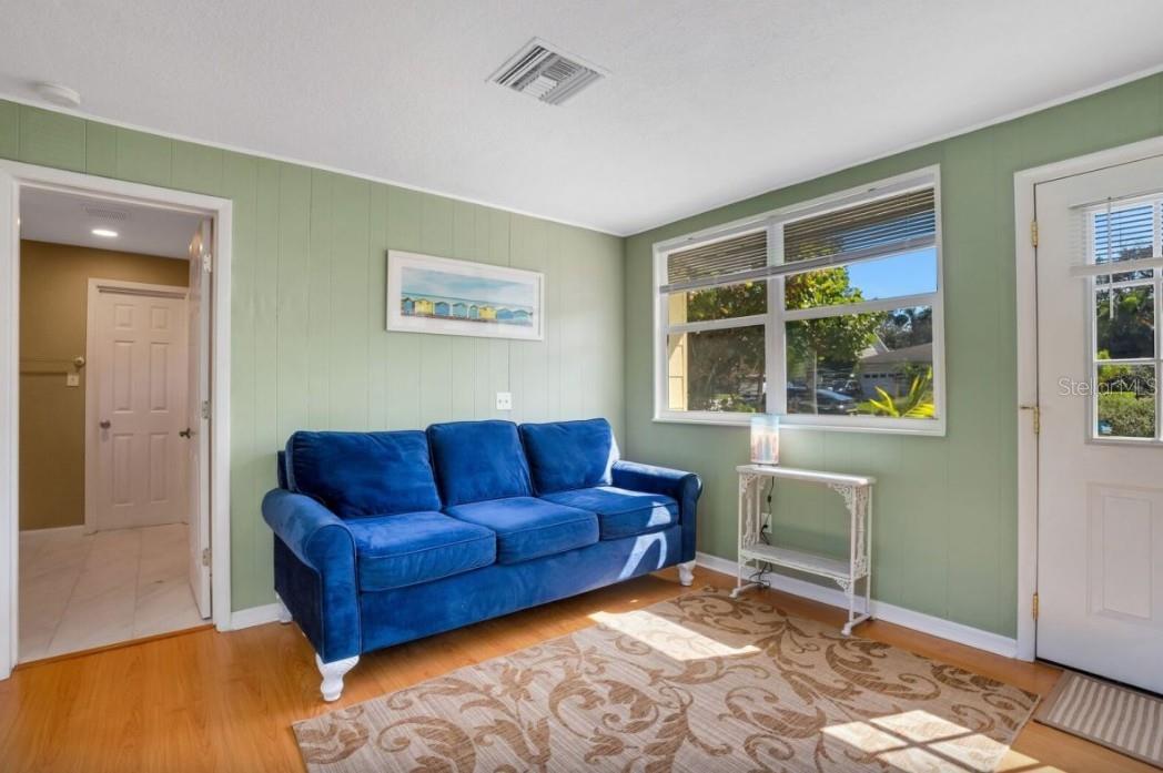 Image 18 of 48 For 1122 Charles Street