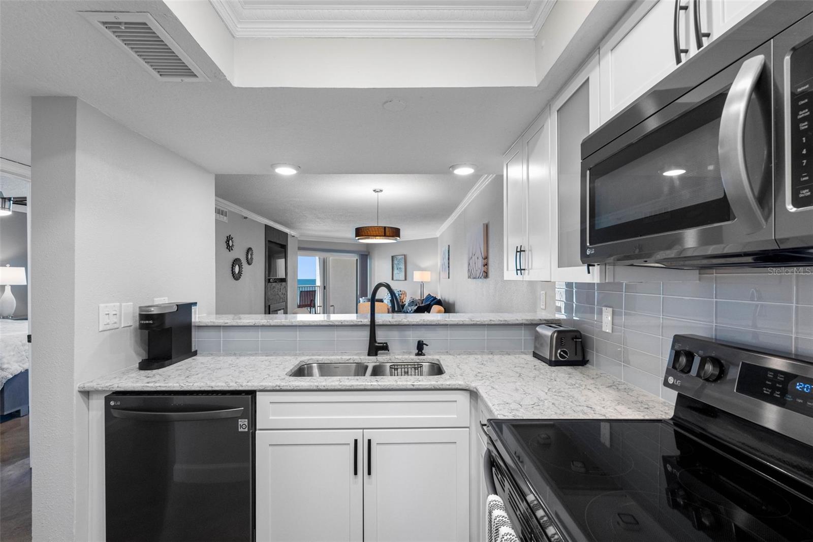 Image 16 of 40 For 17980 Gulf Boulevard 503