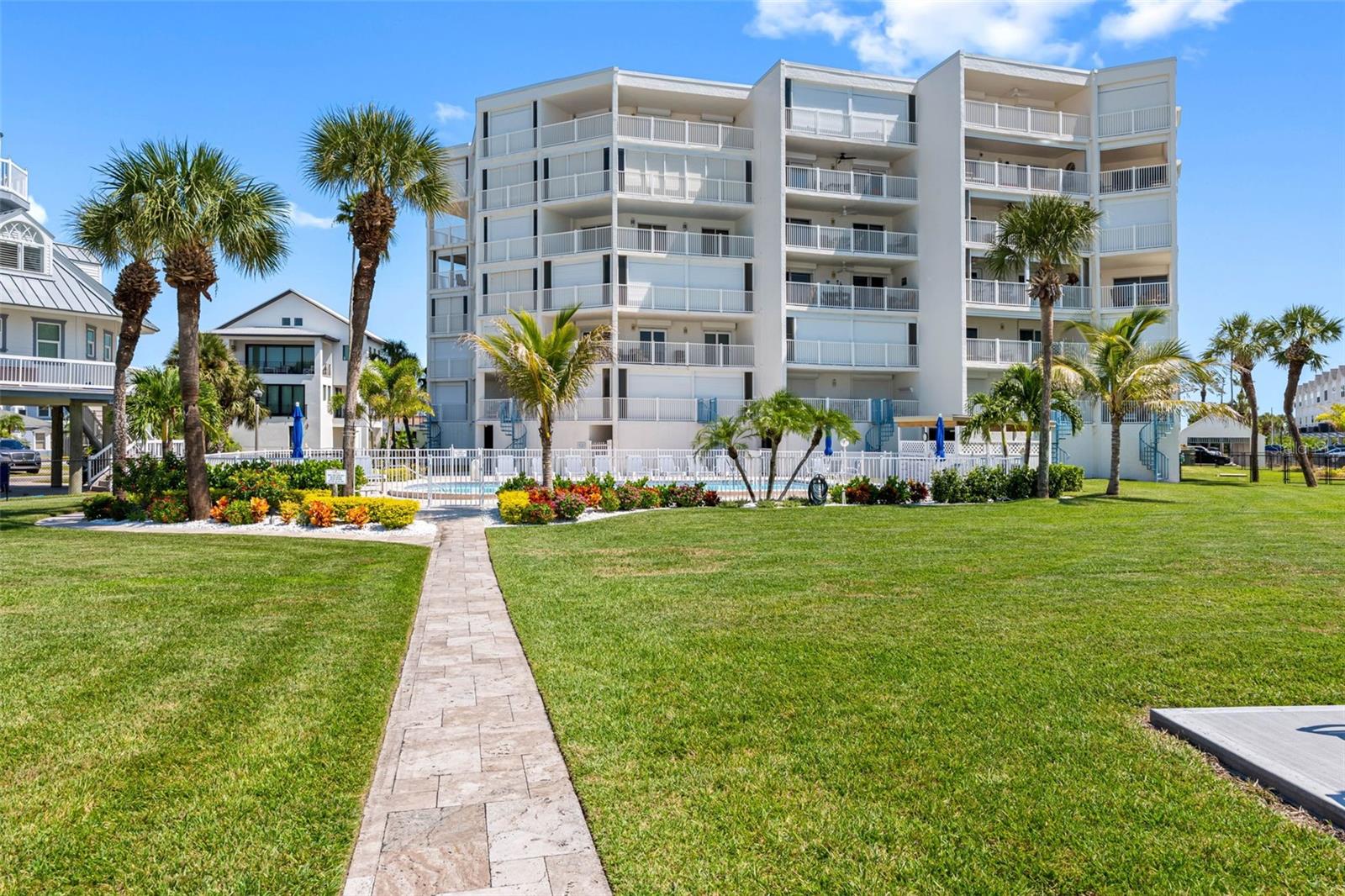 Image 30 of 40 For 17980 Gulf Boulevard 503