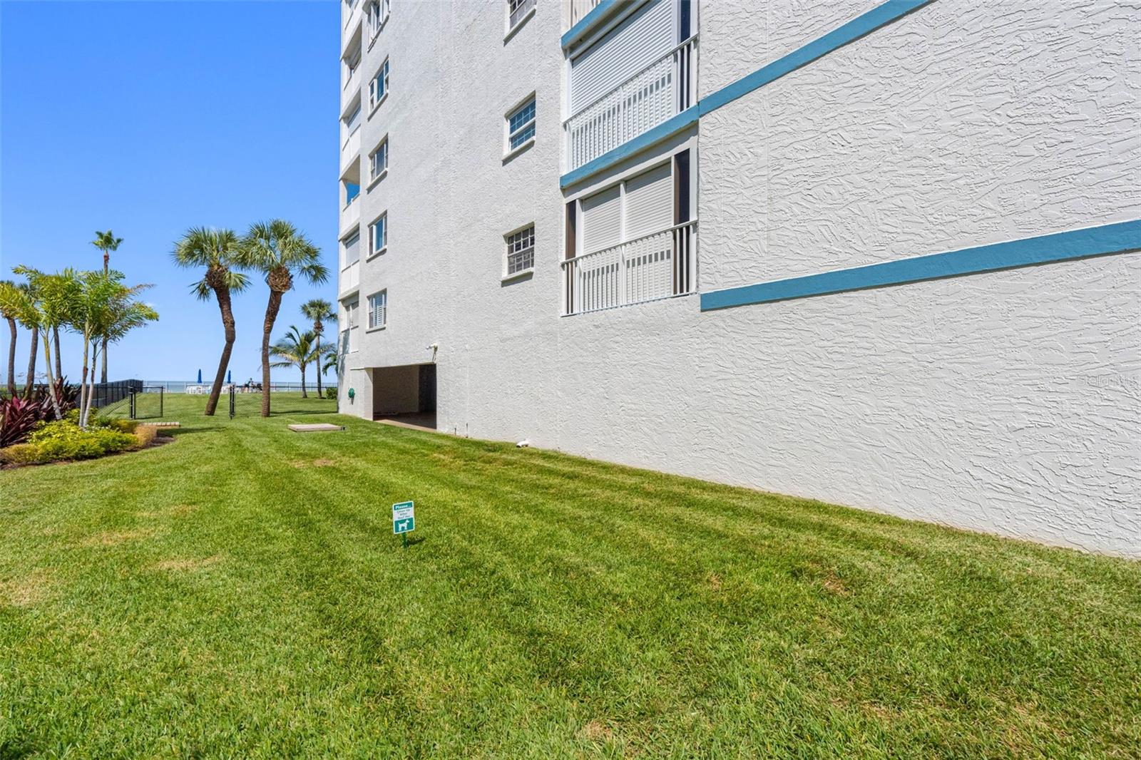 Image 32 of 40 For 17980 Gulf Boulevard 503