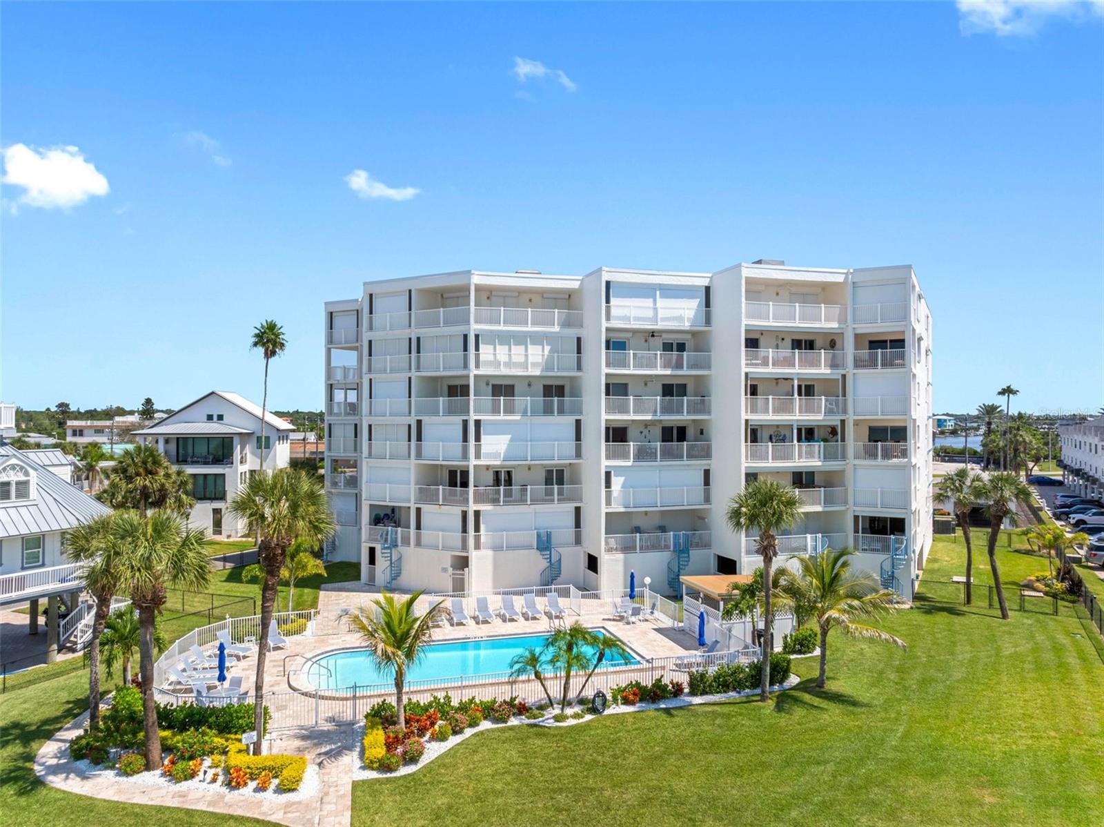 Image 37 of 40 For 17980 Gulf Boulevard 503