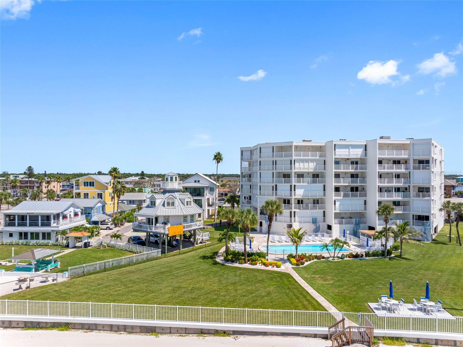 Image 41 of 43 For 17980 Gulf Boulevard 503
