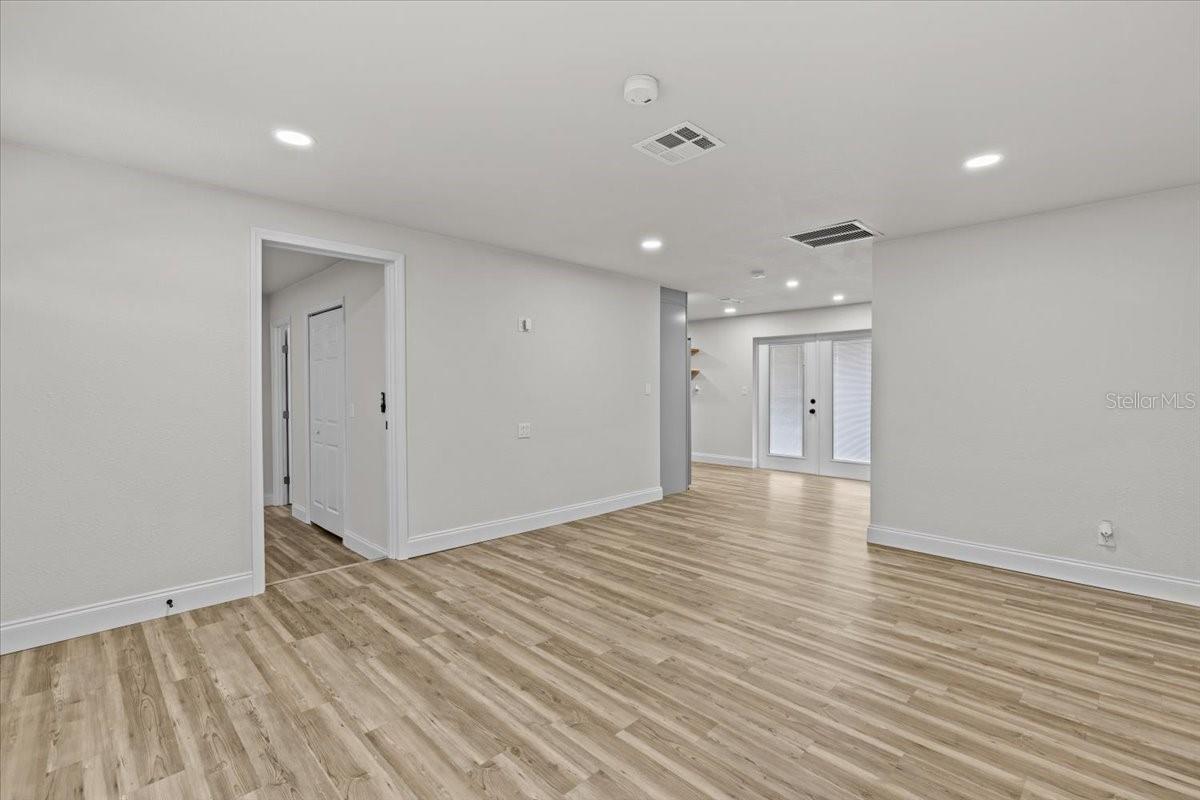 Image 14 of 45 For 7480 Hobson Street Ne
