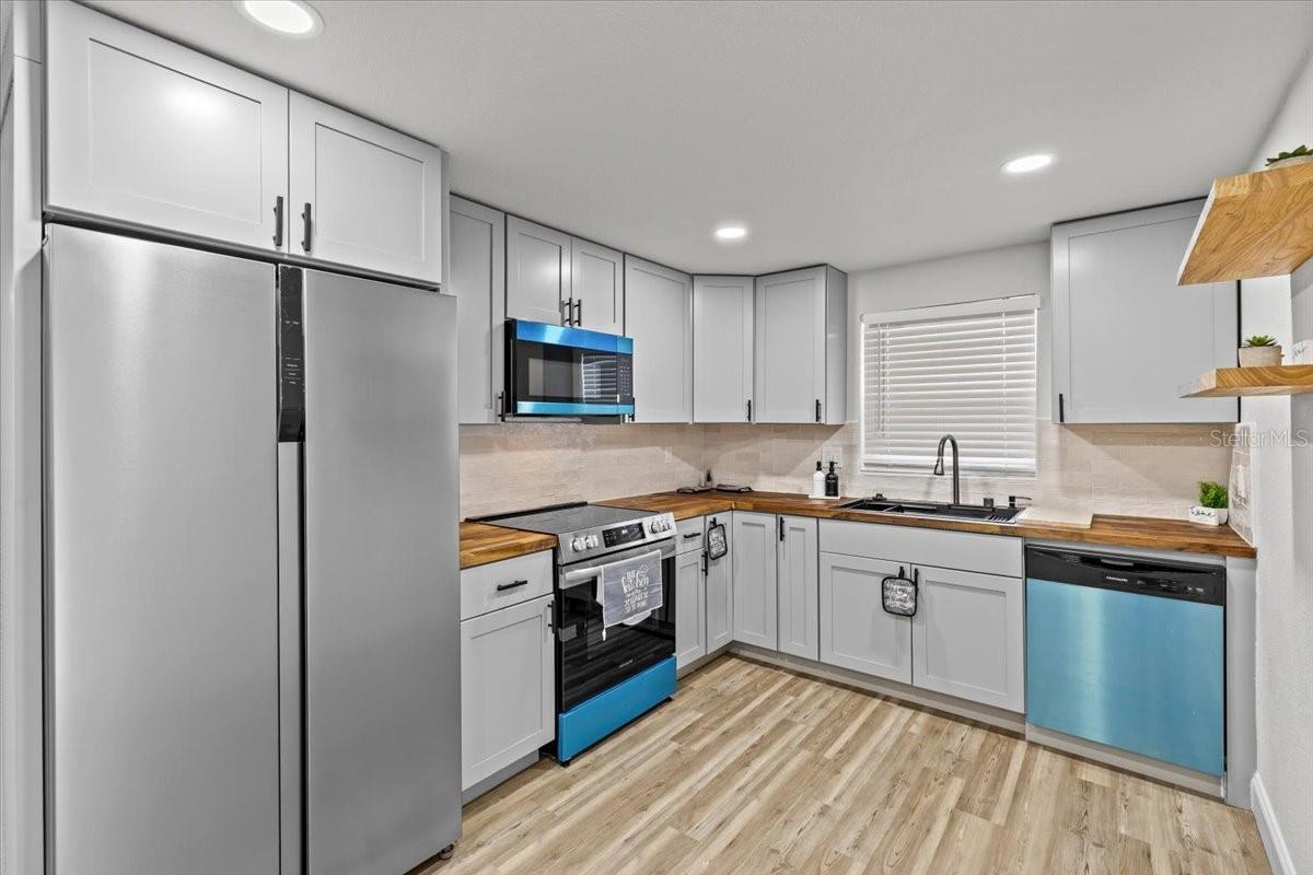 Image 17 of 45 For 7480 Hobson Street Ne