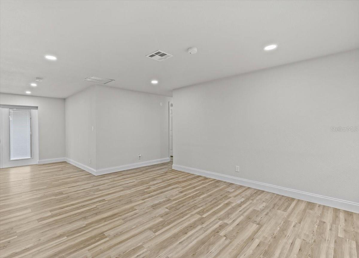 Image 9 of 45 For 7480 Hobson Street Ne