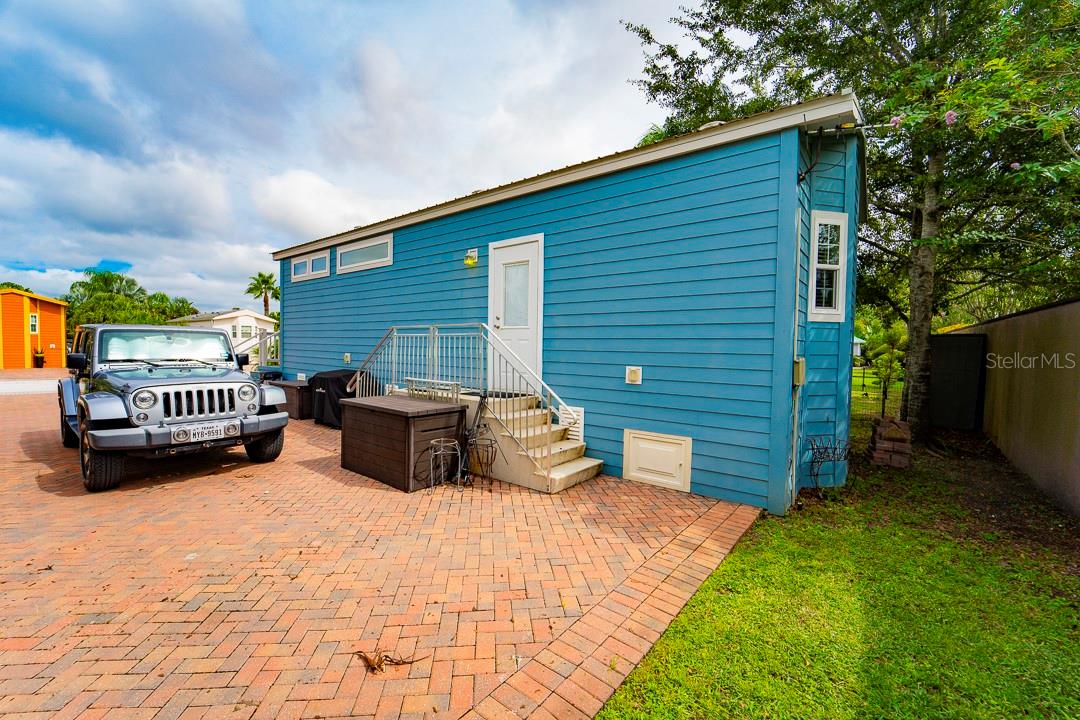 Image 17 of 51 For 6955 Amanda Vista Circle